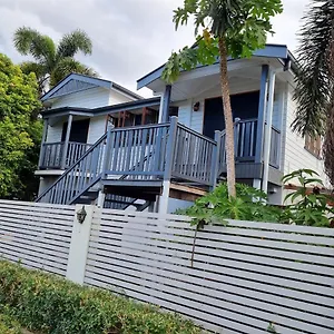 https://homestay-at-julies.cairnshotels4all.com