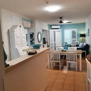 https://jackies-holiday-apartment.cairnshotels4all.com