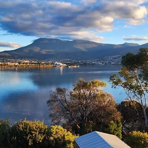 http://hobart-waterfront-2-bedrooms.top-hotels-hobart.com